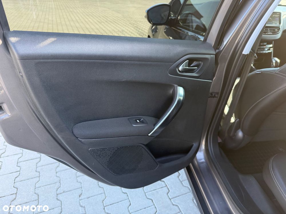 Peugeot 2008 120 VTI Allure - 16