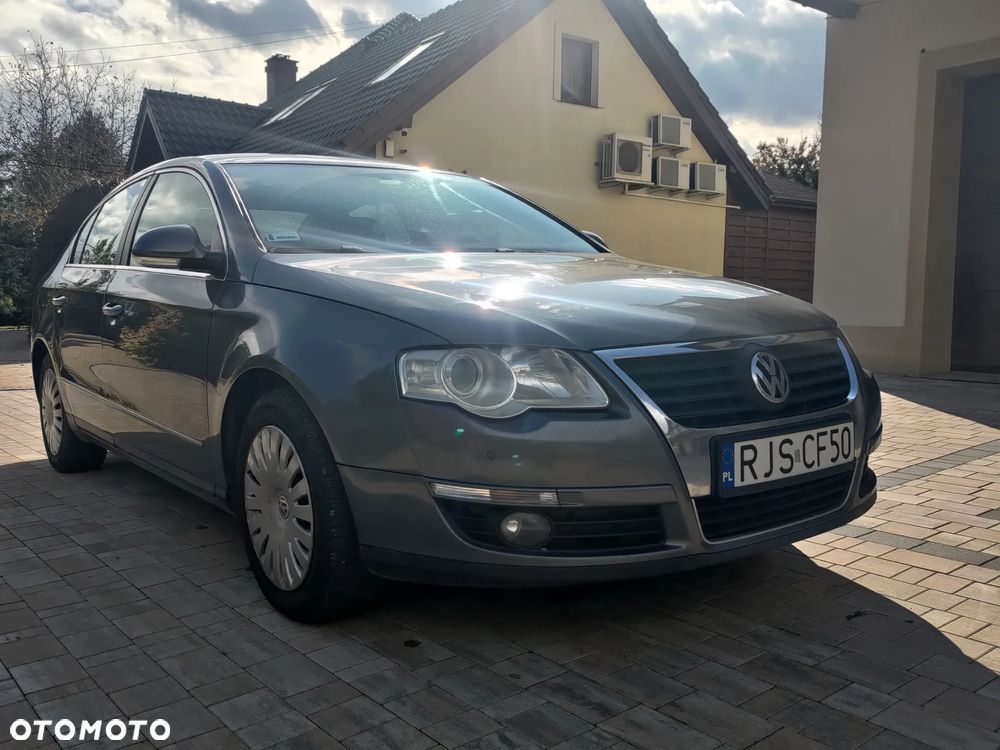Volkswagen Passat 1.9 TDI Highline - 1