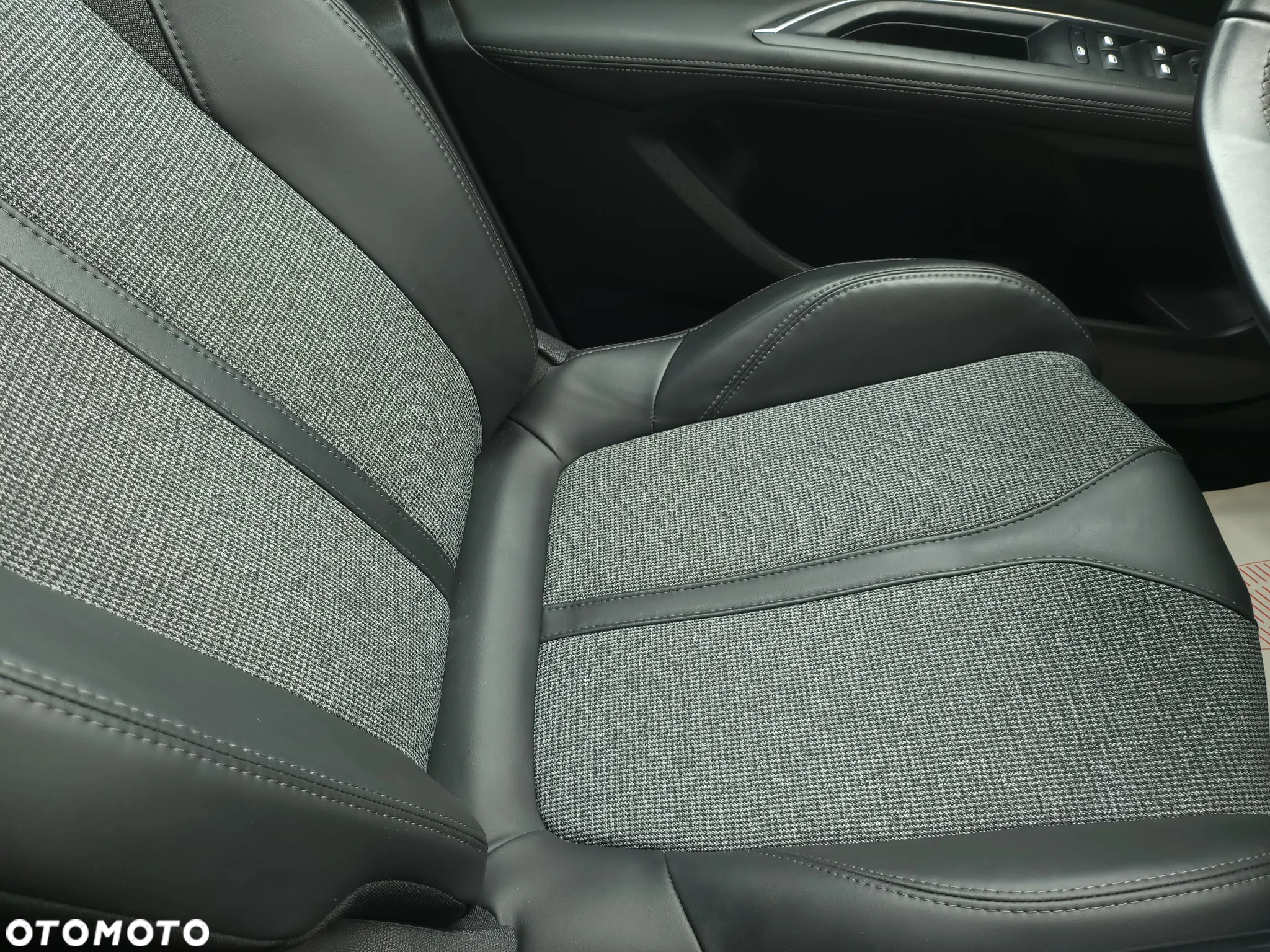 Peugeot 3008 HDi FAP 150 Platinum - 28