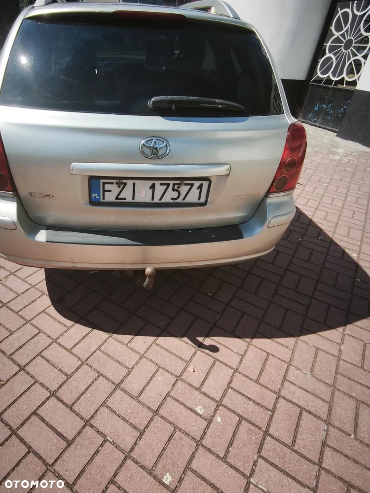 Toyota Avensis 2.0 D-4D Luna - 11