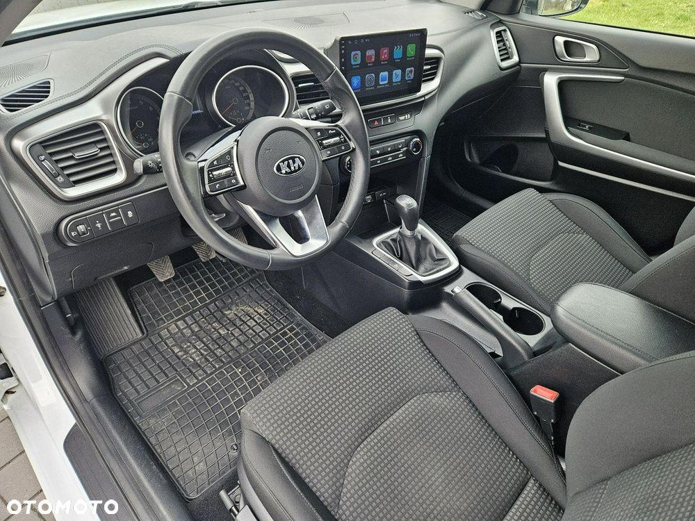 Kia Ceed - 12