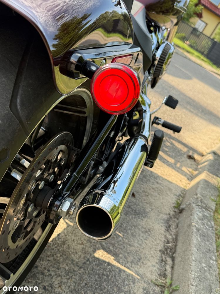 Harley-Davidson Softail Breakout - 27