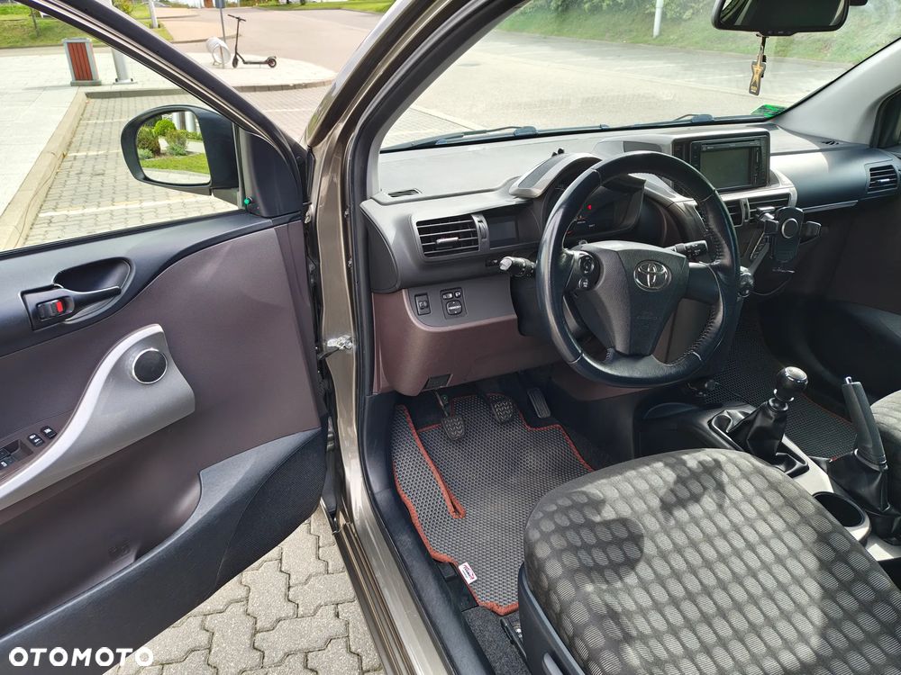 Toyota iQ 1.4 D-4D - 11