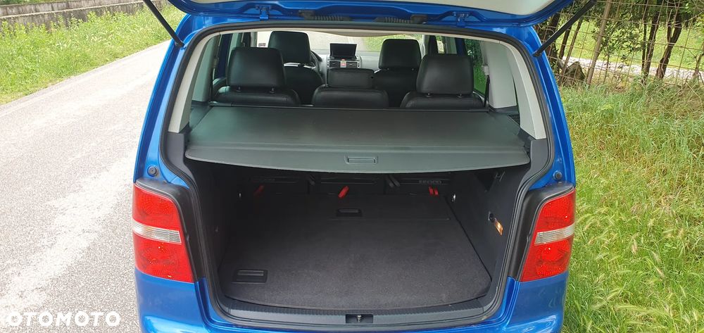 Volkswagen Touran 2.0 FSI Highline - 12