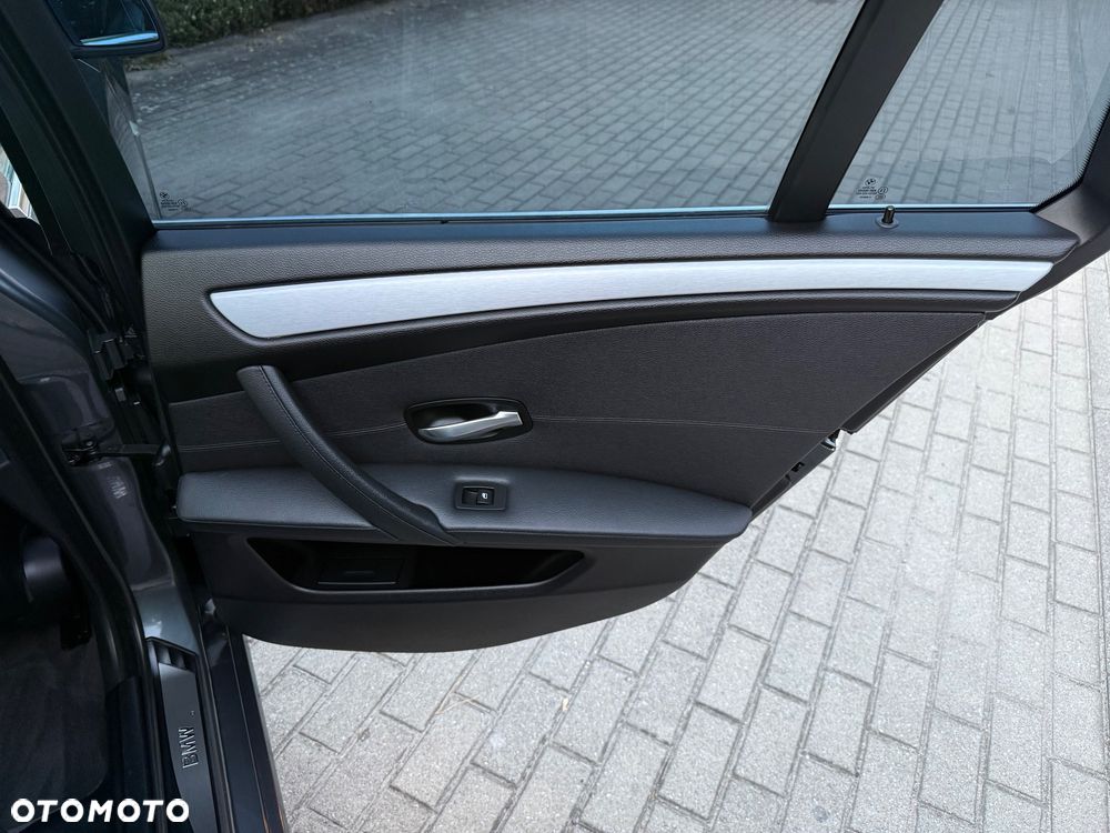 BMW Seria 5 523i Edition Exclusive - 28