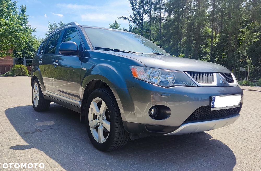 Mitsubishi Outlander - 2