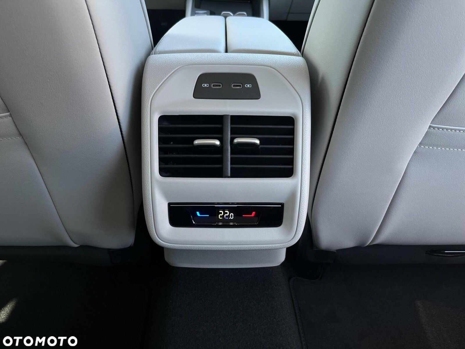 Volkswagen Passat 2.0 TDI SCR Elegance DSG - 22