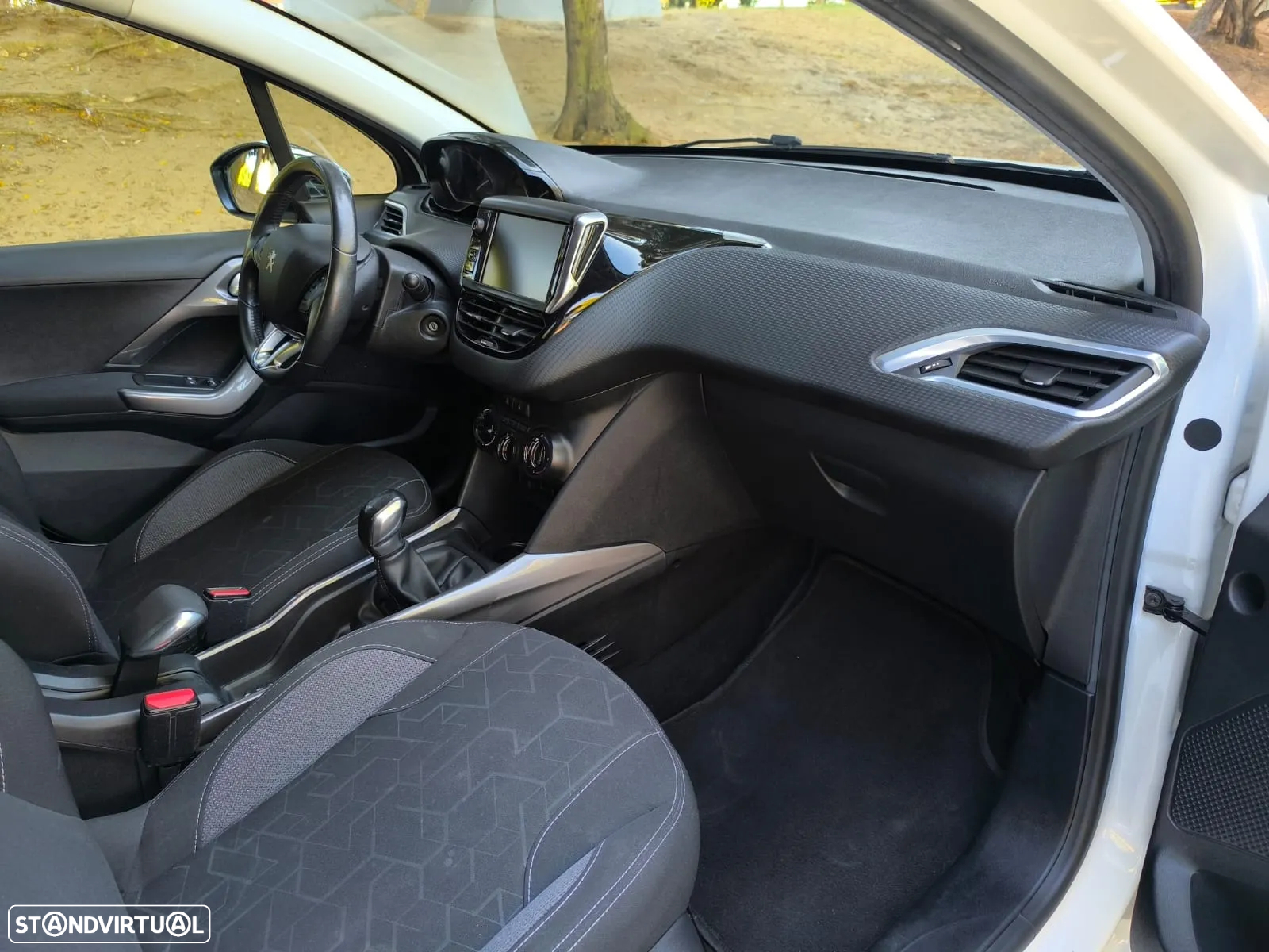 Peugeot 2008 1.2 PureTech Style - 17