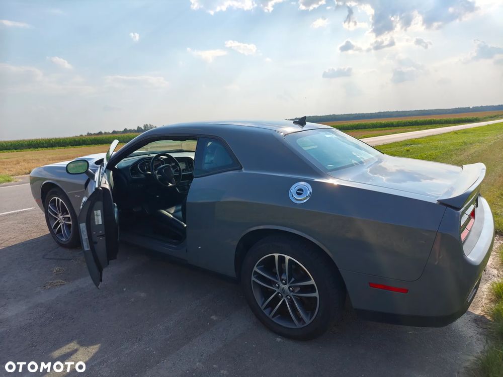 Dodge Challenger - 12