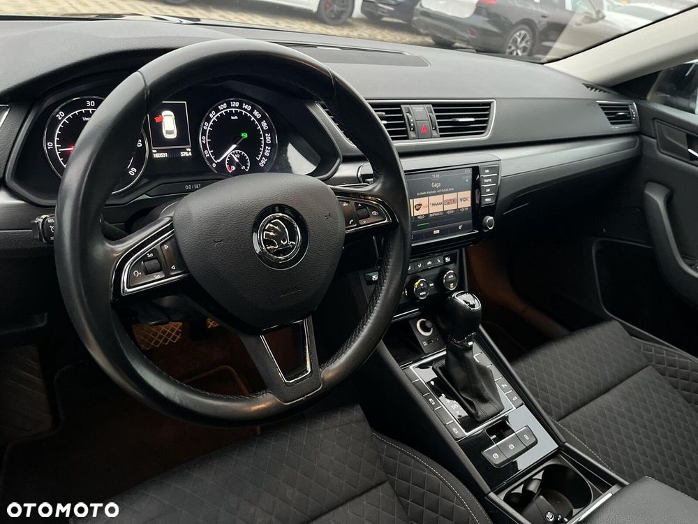 Skoda Superb 2.0 TDI SCR 4x4 Style DSG - 9