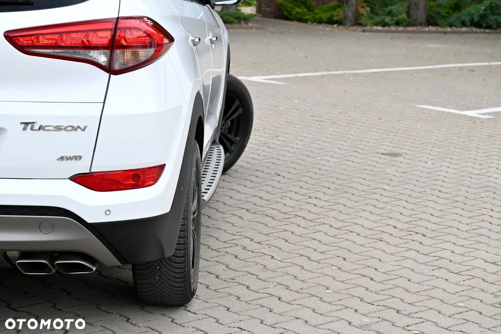 Hyundai Tucson 2.0 CRDi 4WD Automatik 25 Jahre - 17