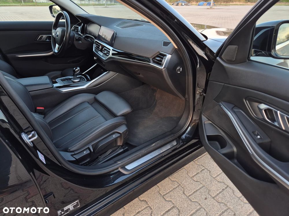 BMW Seria 3 320d xDrive MHEV Luxury Line - 19