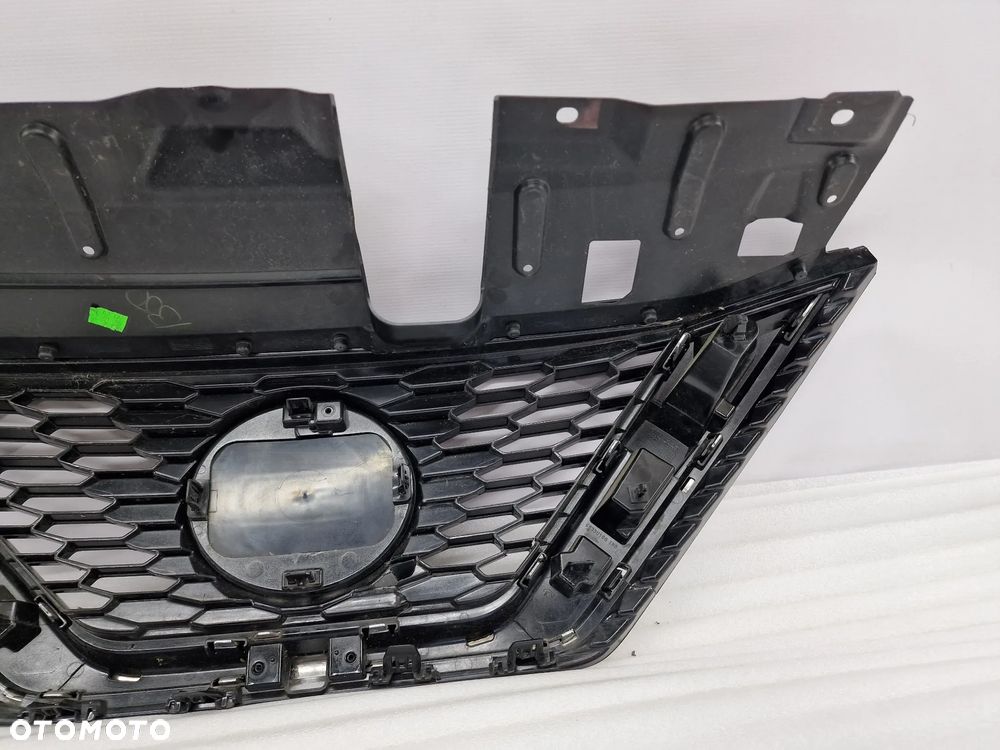 NISSAN QASHQAI II LIFT 17- ATRAPA / GRILL PRZEDNI PRZÓD / ZNACZEK NA KAMERE / POD RADAR , NR 62310HV3 , NR AUKCJI GR112 - 17