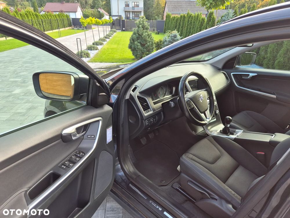 Volvo XC 60 D3 Momentum - 8