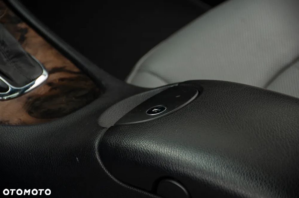 Mercedes-Benz CLK 350 7G-TRONIC Avantgarde - 28