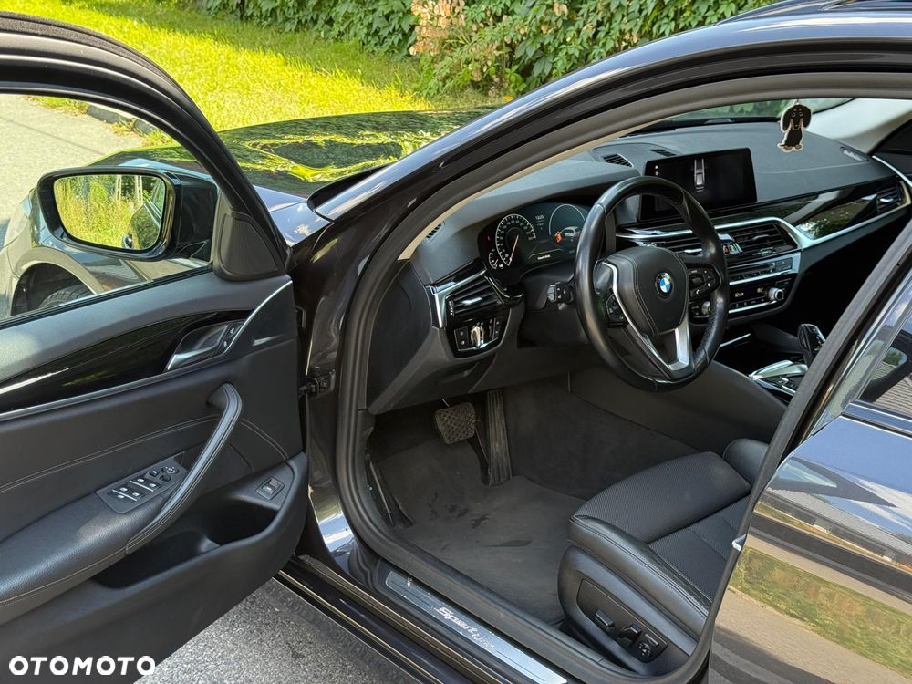 BMW Seria 5 530i Sport Line - 12