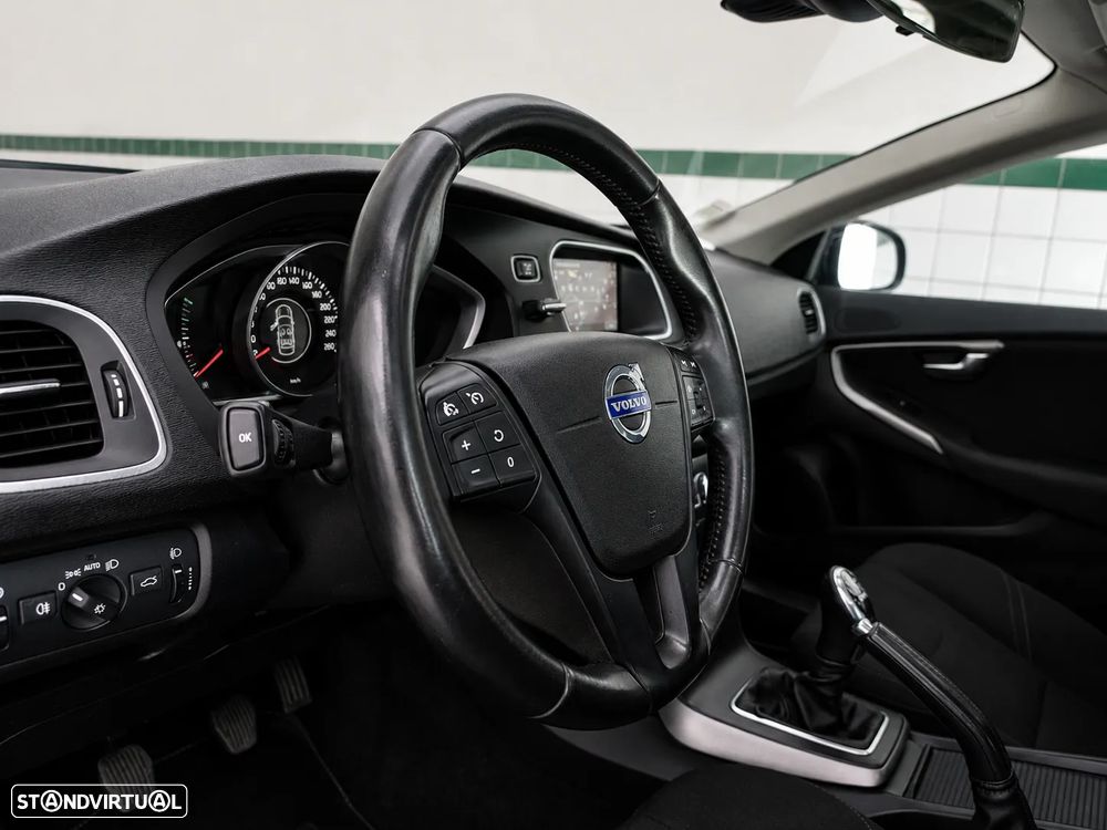 Volvo V40 Cross Country D2 Momentum - 19