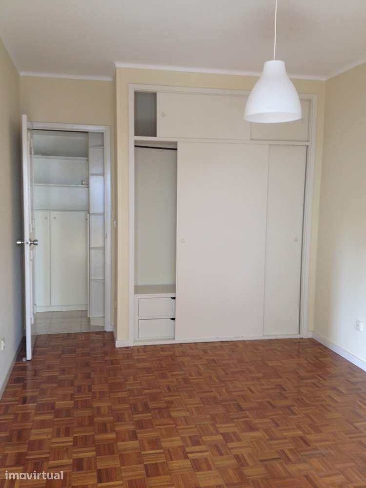 Arrenda-se apartamento T1 na Rua da Constituiçao - Grande imagem: 5/15