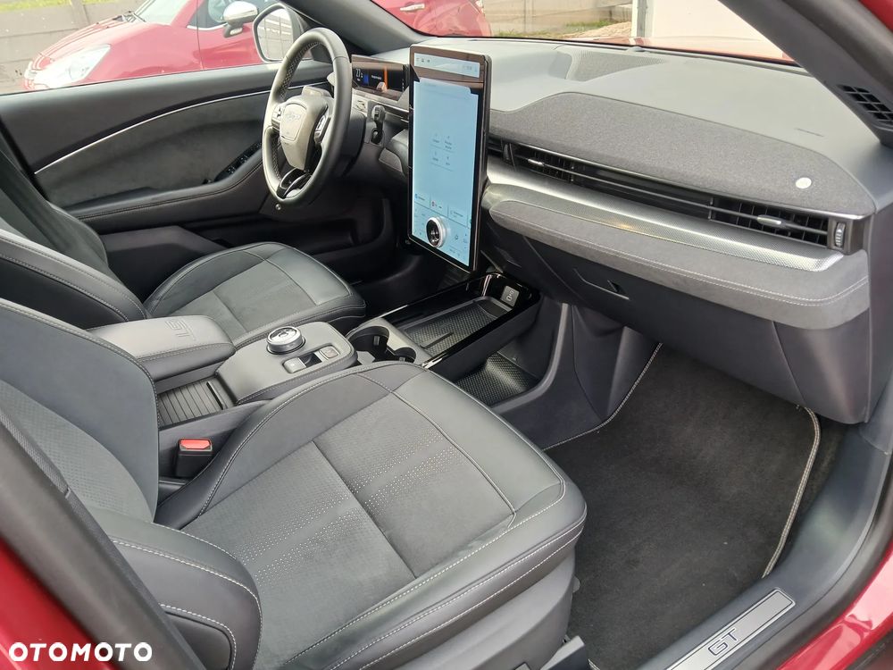 Ford Mustang Mach-E AWD GT - 17
