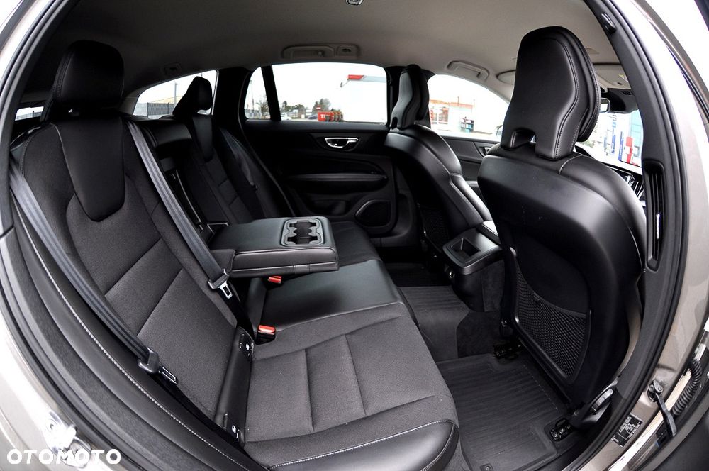 Volvo V60 D4 Geartronic Momentum - 17