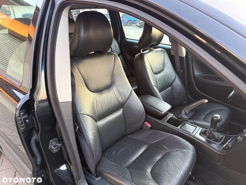 Volvo V70 2.4 D Momentum - 25