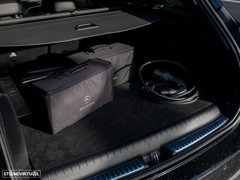 Mercedes-Benz C 300 e AMG Line - 42