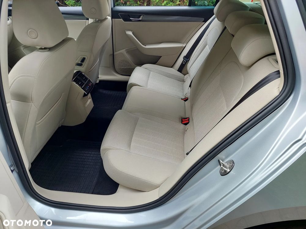 Skoda Superb 2.0 TDI SCR Style DSG - 27