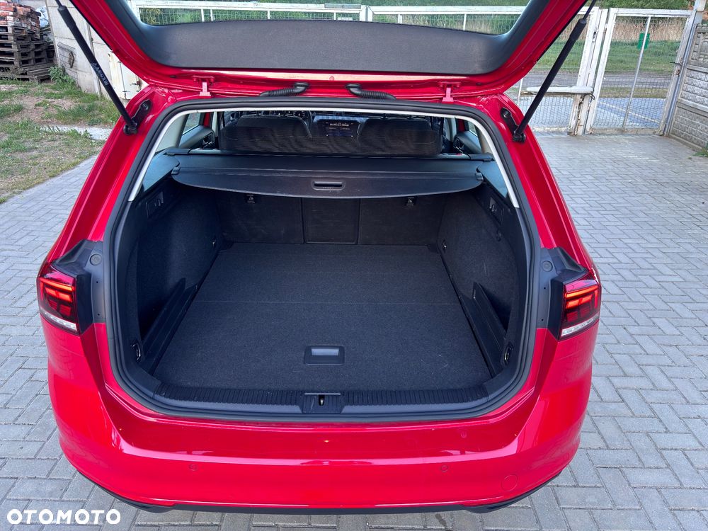 Volkswagen Passat Variant 2.0 TDI SCR DSG BlueMotion Comfortline - 13