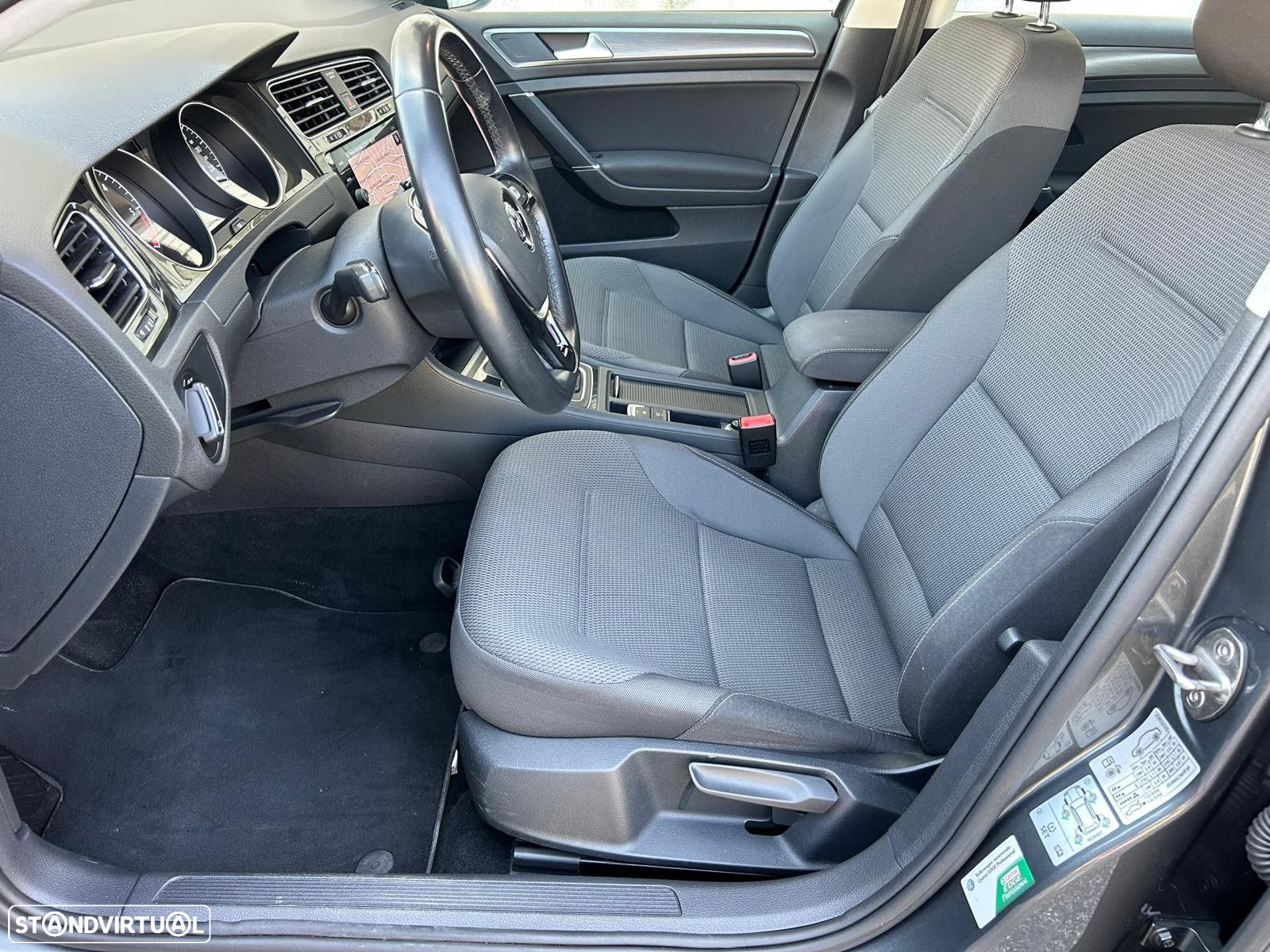 VW Golf Variant 1.6 TDi Confortline DSG - 37
