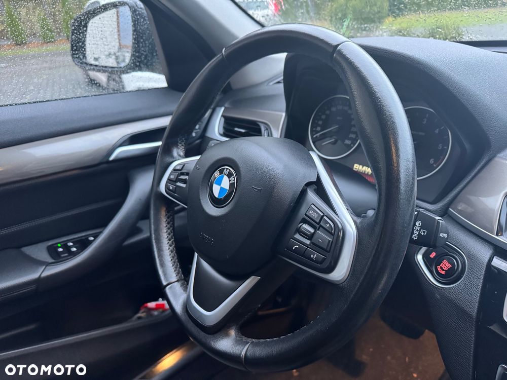 BMW X1 sDrive18d xLine - 38