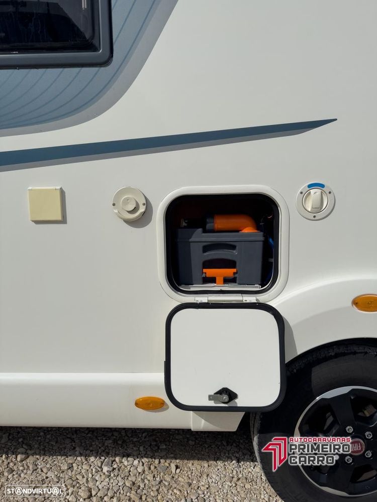 Rapido Serie 6F 696 FF Premium c.central e basculante - 16