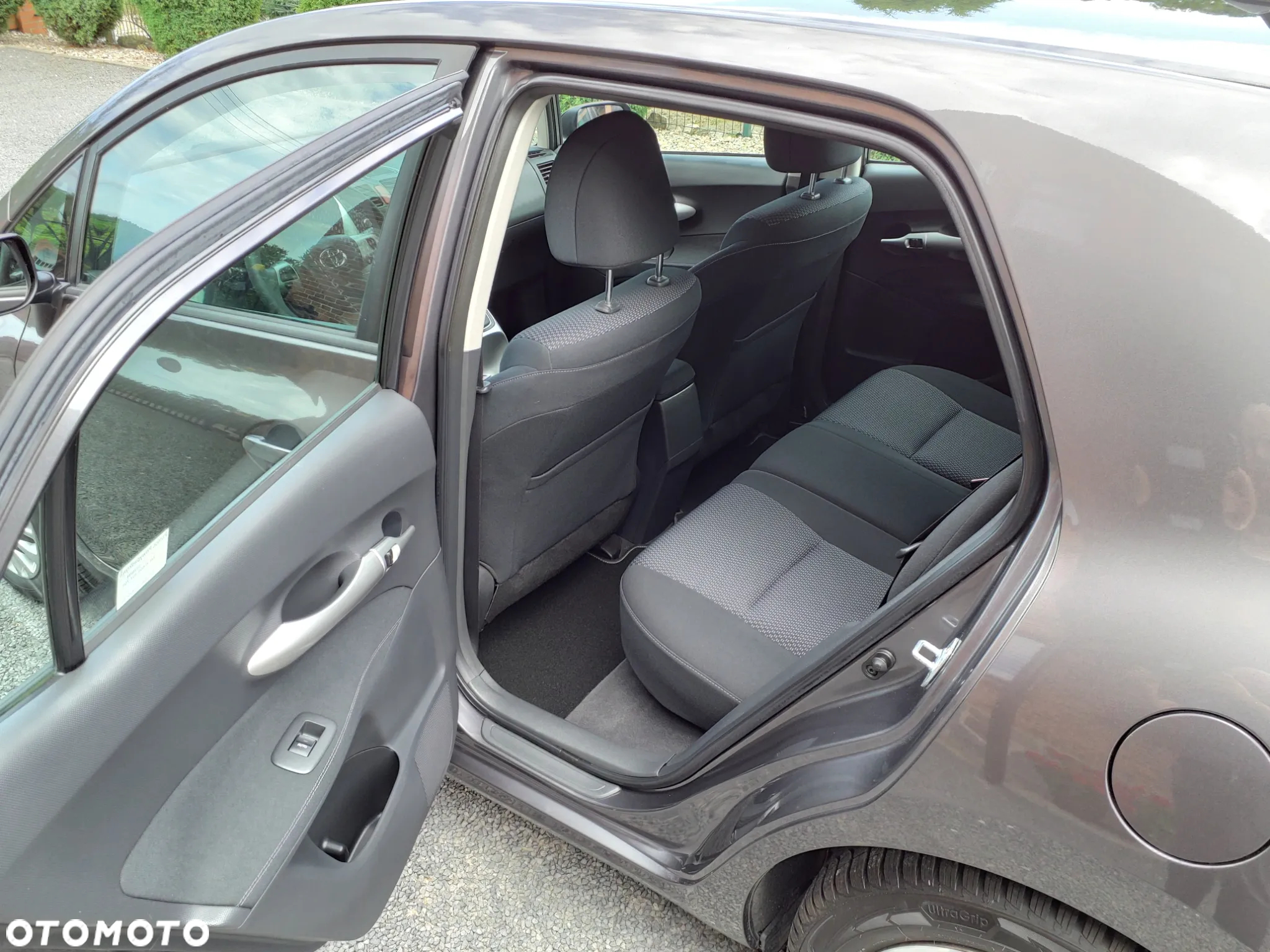 Toyota Auris 1.6 Premium - 16