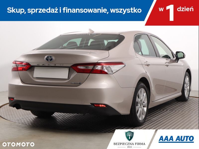 Toyota Camry - 6