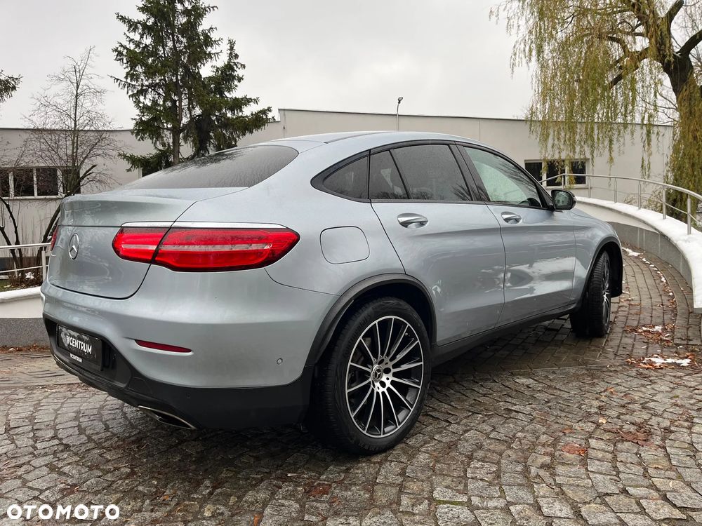 Mercedes-Benz GLC 250 4Matic 9G-TRONIC AMG Line - 11
