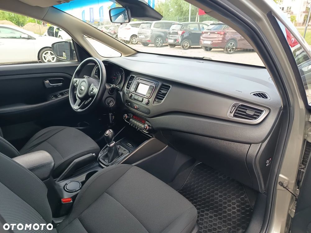 Kia Carens 1.6 GDI Dream-Team Edition - 30