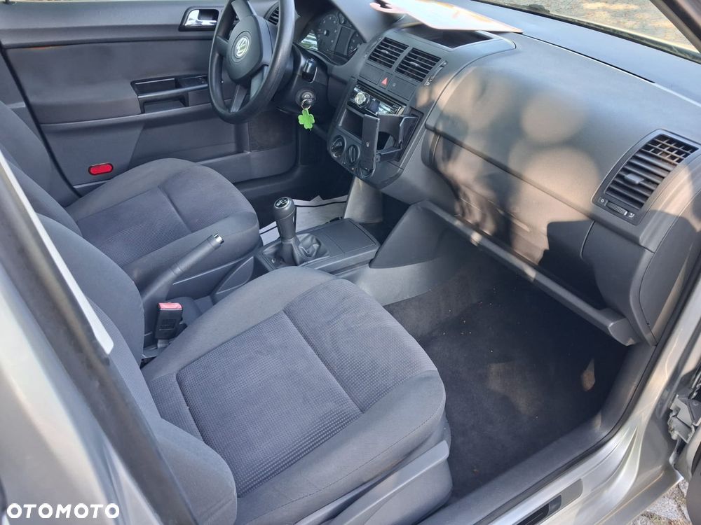 Volkswagen Polo - 16