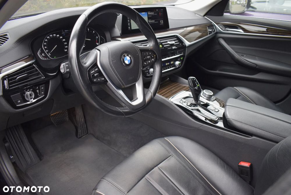 BMW Seria 5 518d Luxury Line - 13