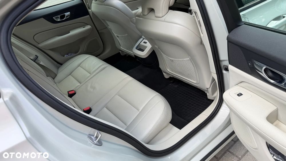 Volvo S60 T6 AWD Momentum Pro - 18