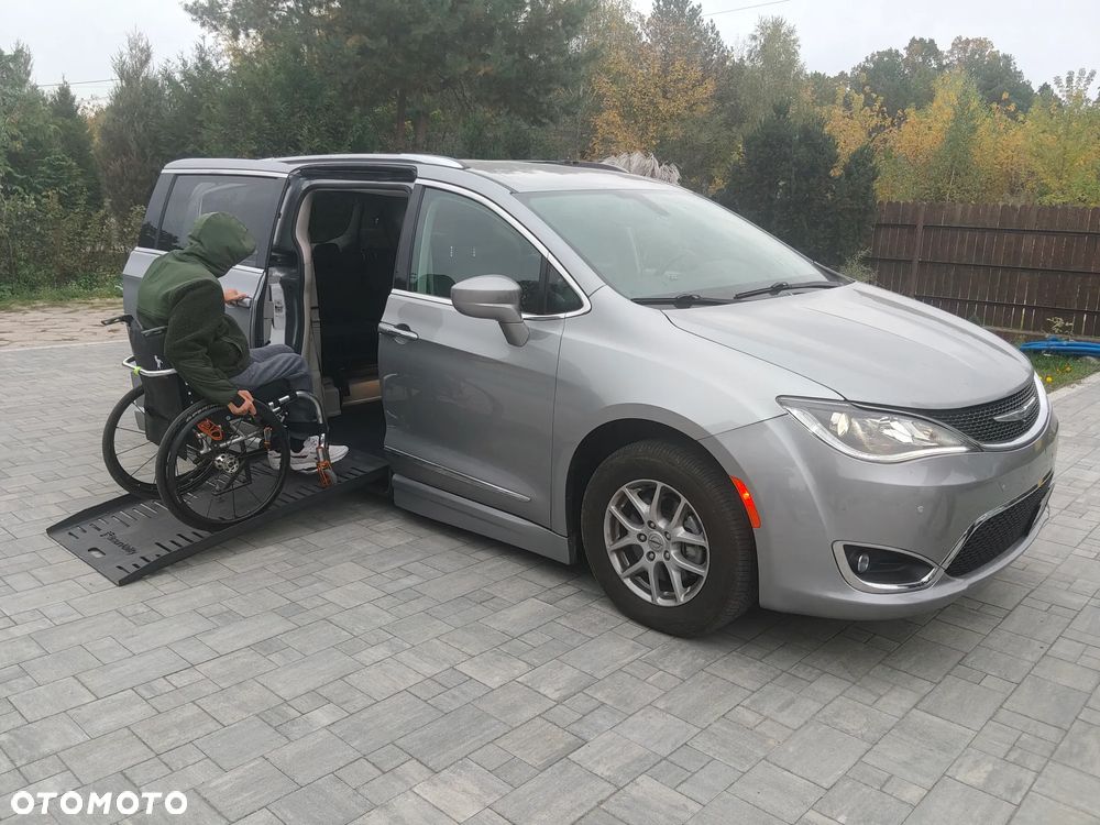 Chrysler Pacifica - 14