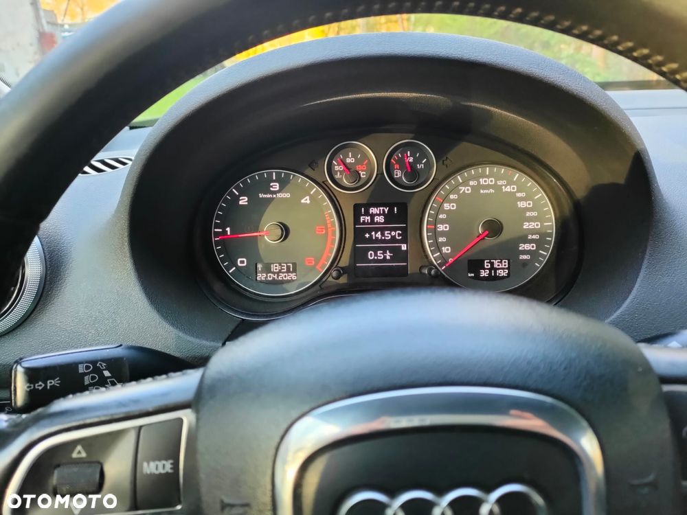 Audi A3 3-drzwiowe 1.6 TDI DPF Attraction - 10