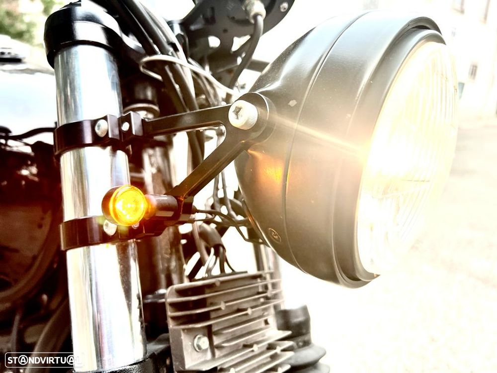 Triumph Thruxton CAFE RACER - 16