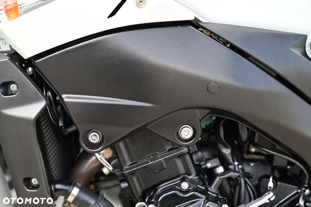 Suzuki GSR - 20