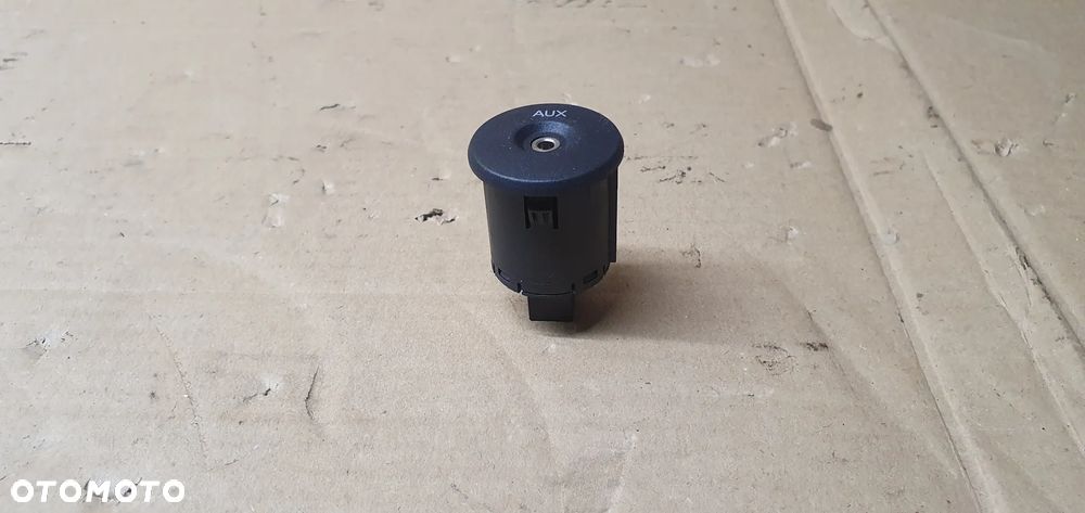Czytnik gniazdo AUX Nissan Note E11 - 2