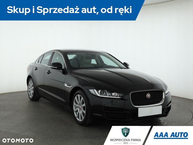 Jaguar XE - 3