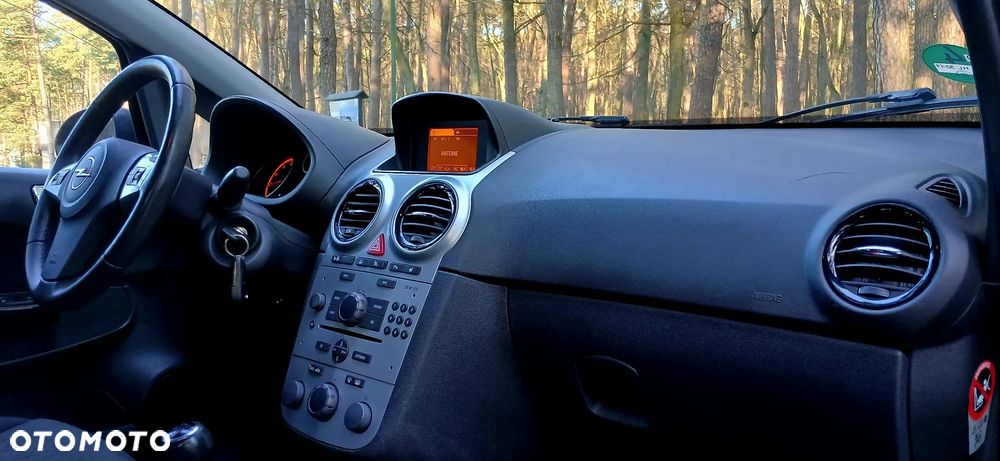 Opel Corsa 1.4 16V Innovation 110 Jahre - 13