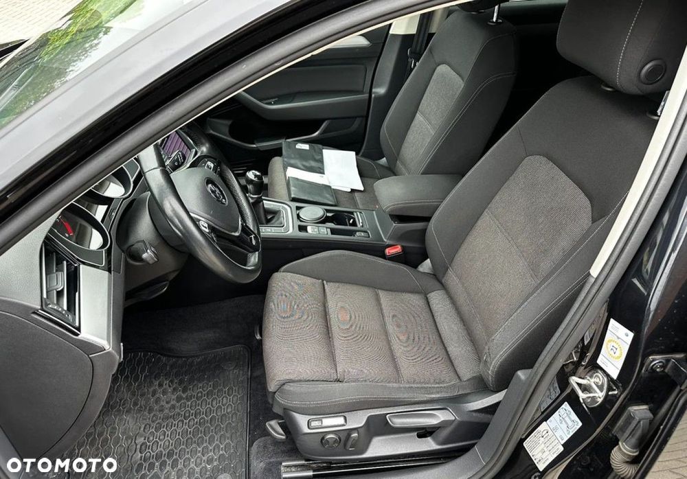 Volkswagen Passat - 20