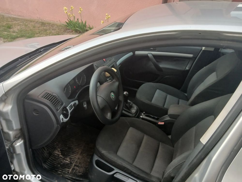 Skoda Octavia 1.6 Ambition - 15