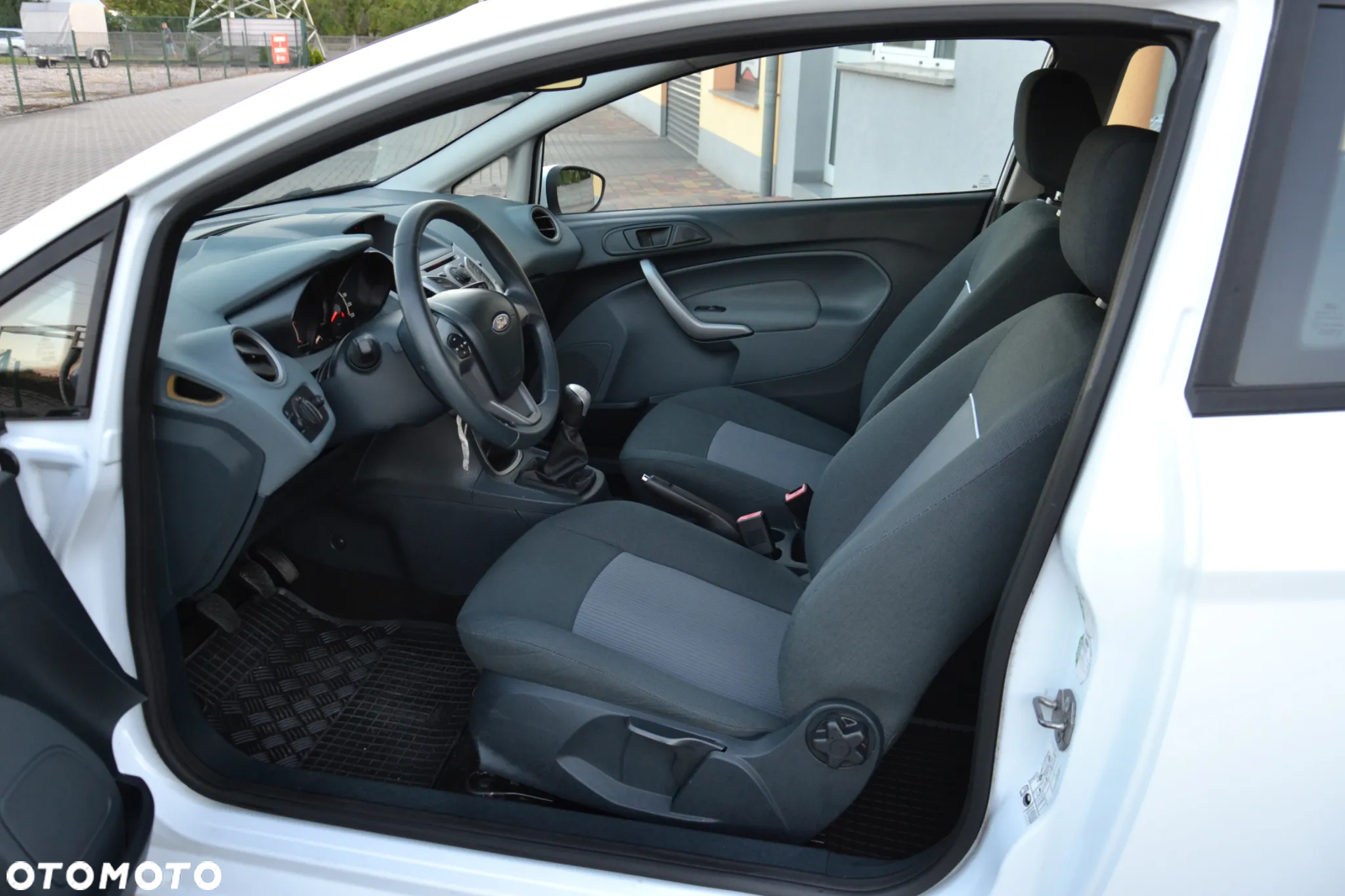 Ford Fiesta 1.6 TDCI Ambiente - 17