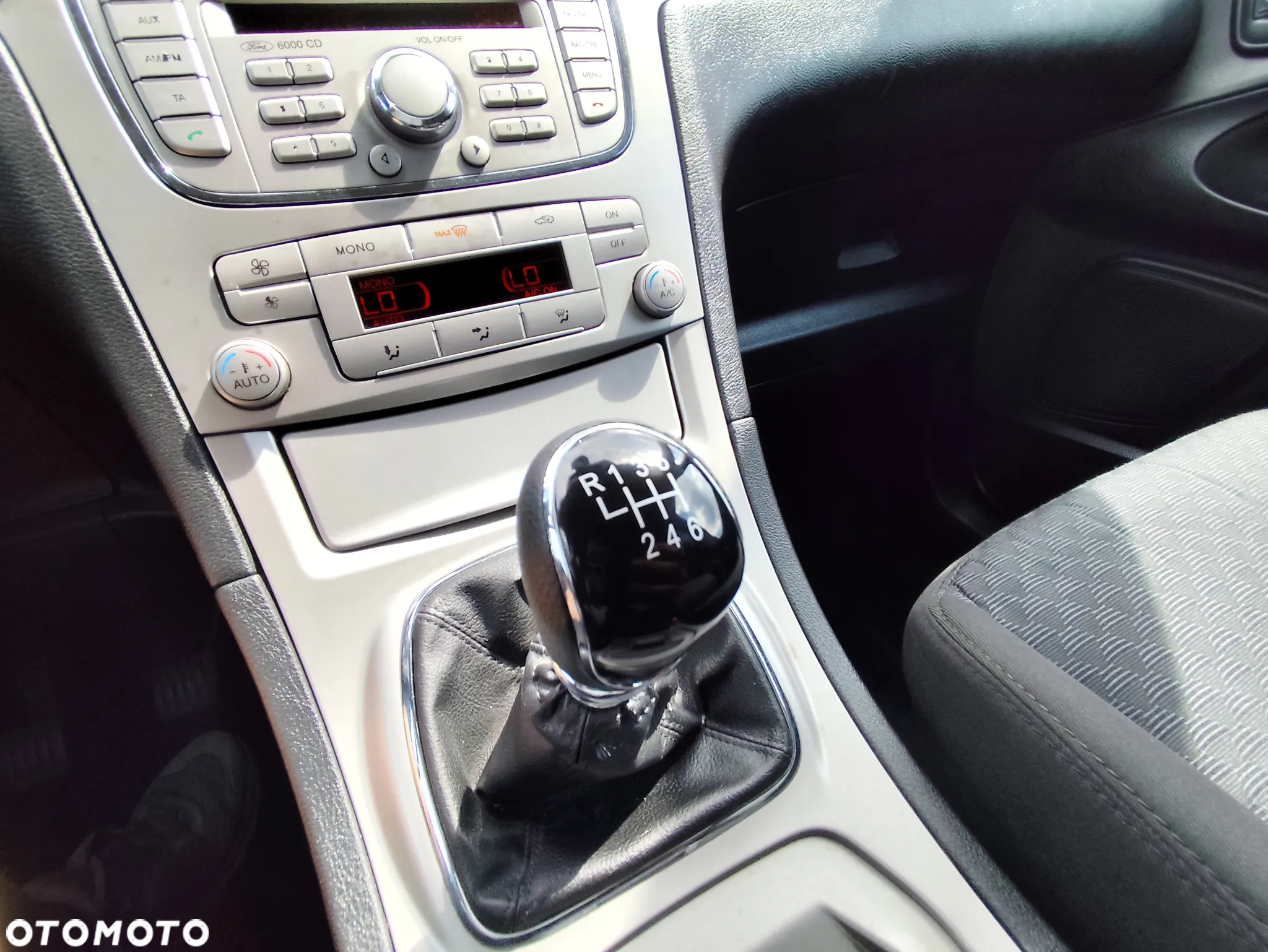 Ford Galaxy 2.0 TDCi Ghia - 19
