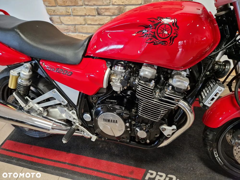 Yamaha XJR - 33